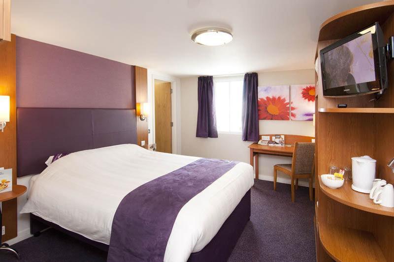 Premier Inn London イルフォード エクステリア 写真