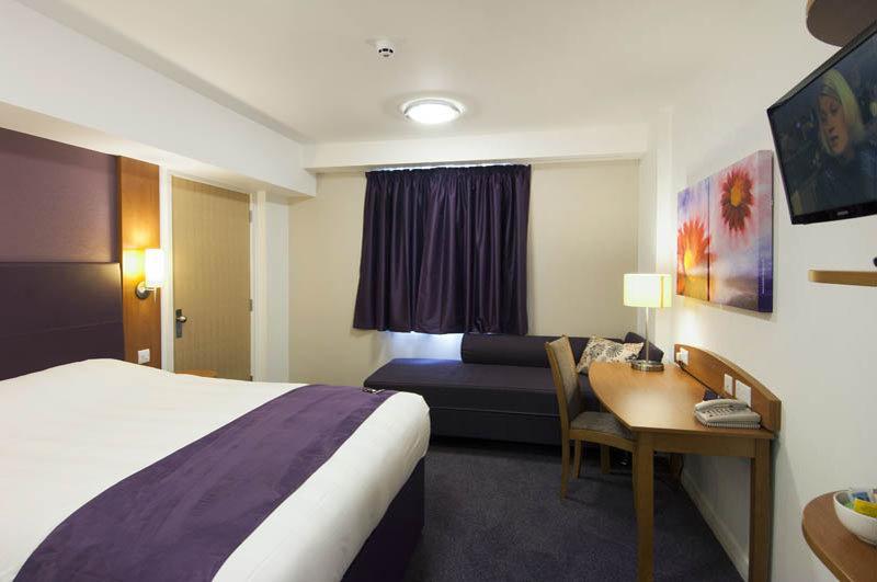 Premier Inn London イルフォード エクステリア 写真