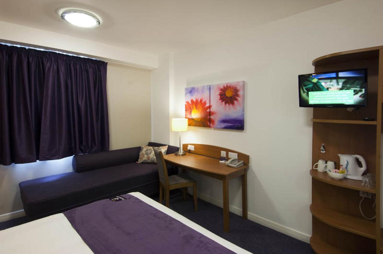 Premier Inn London イルフォード エクステリア 写真