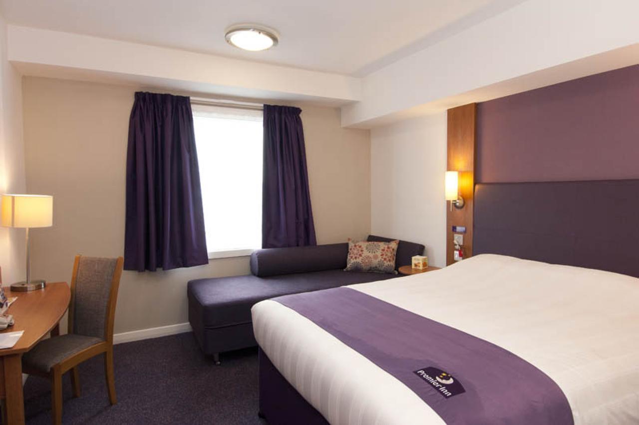 Premier Inn London イルフォード エクステリア 写真