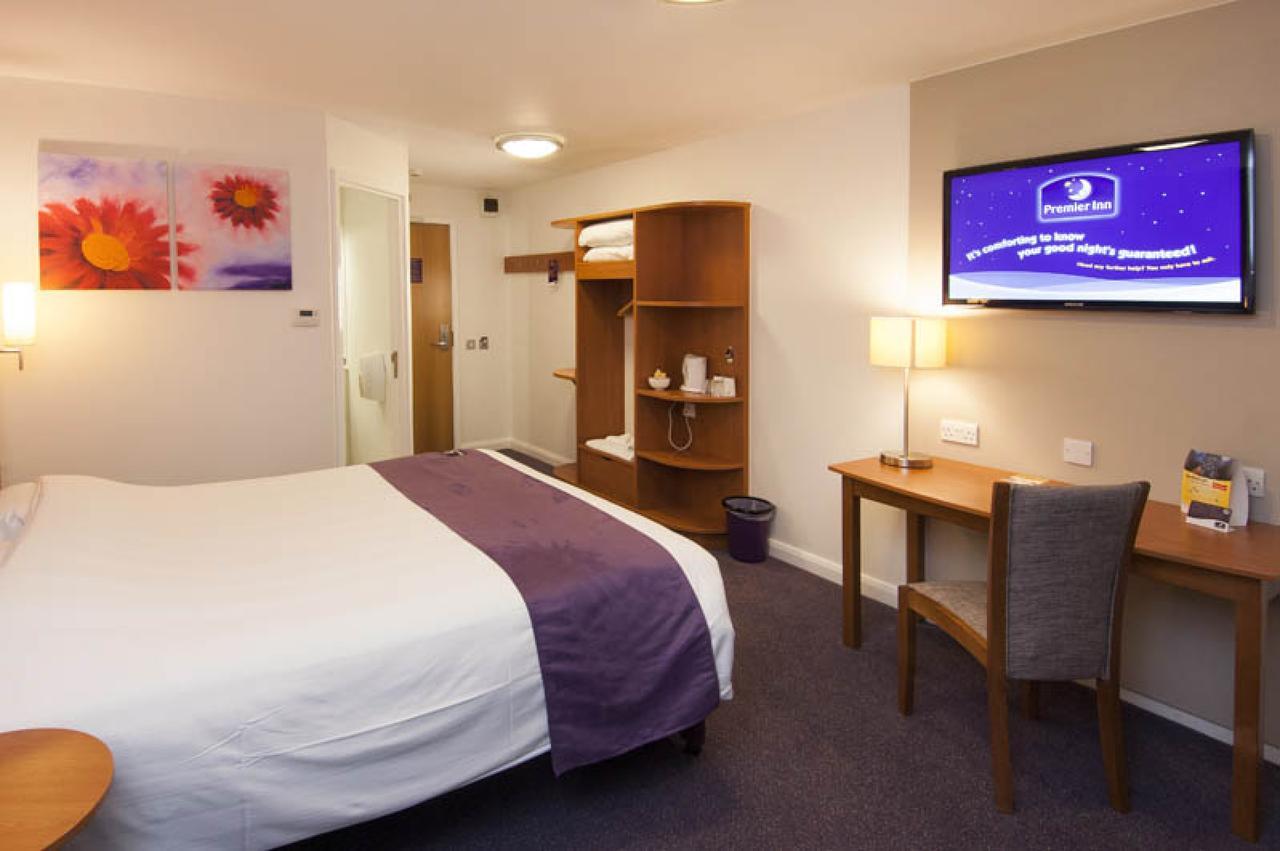 Premier Inn London イルフォード エクステリア 写真